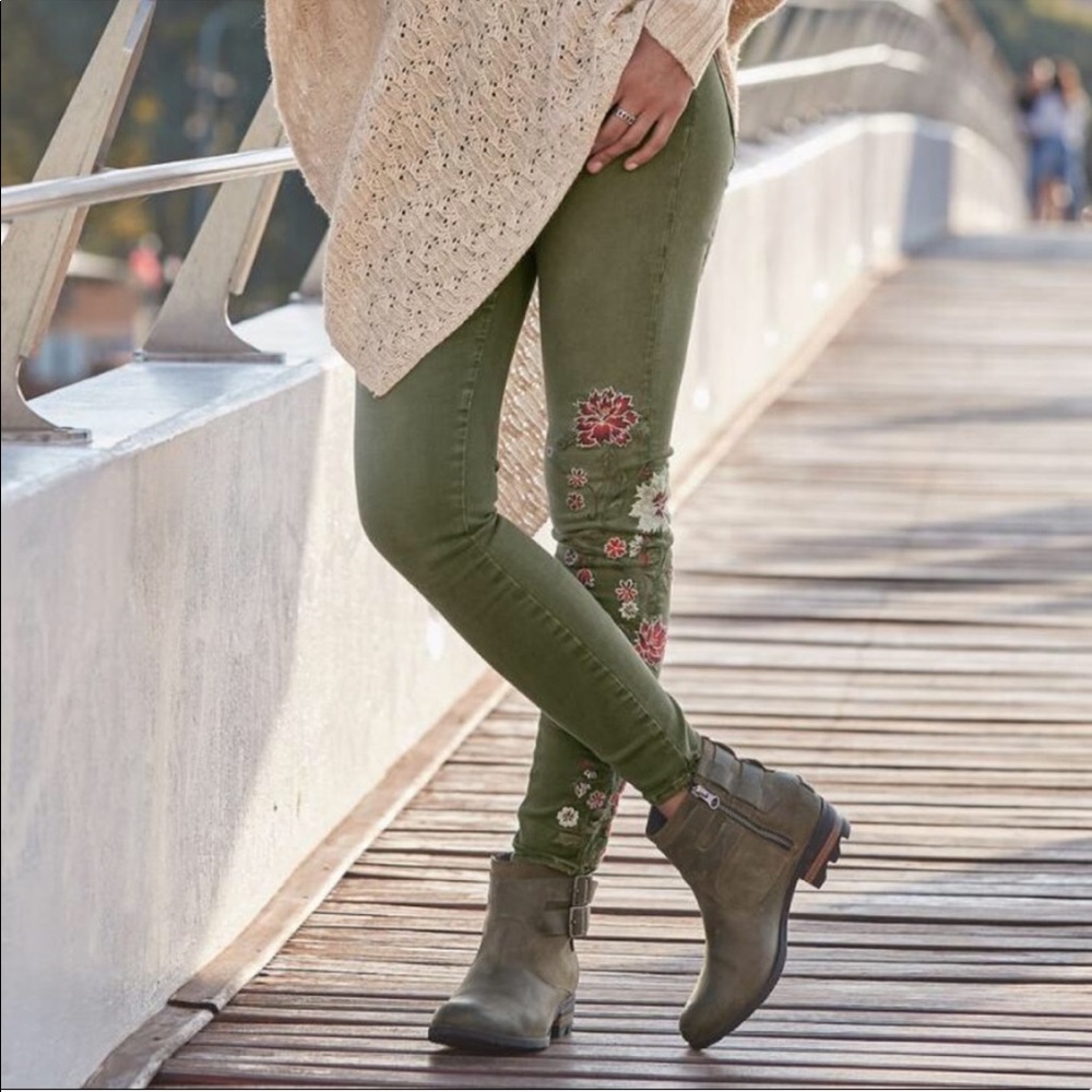 Sundance "Driftwood" Jackie Olive Green Embroidered Women’s Jeans